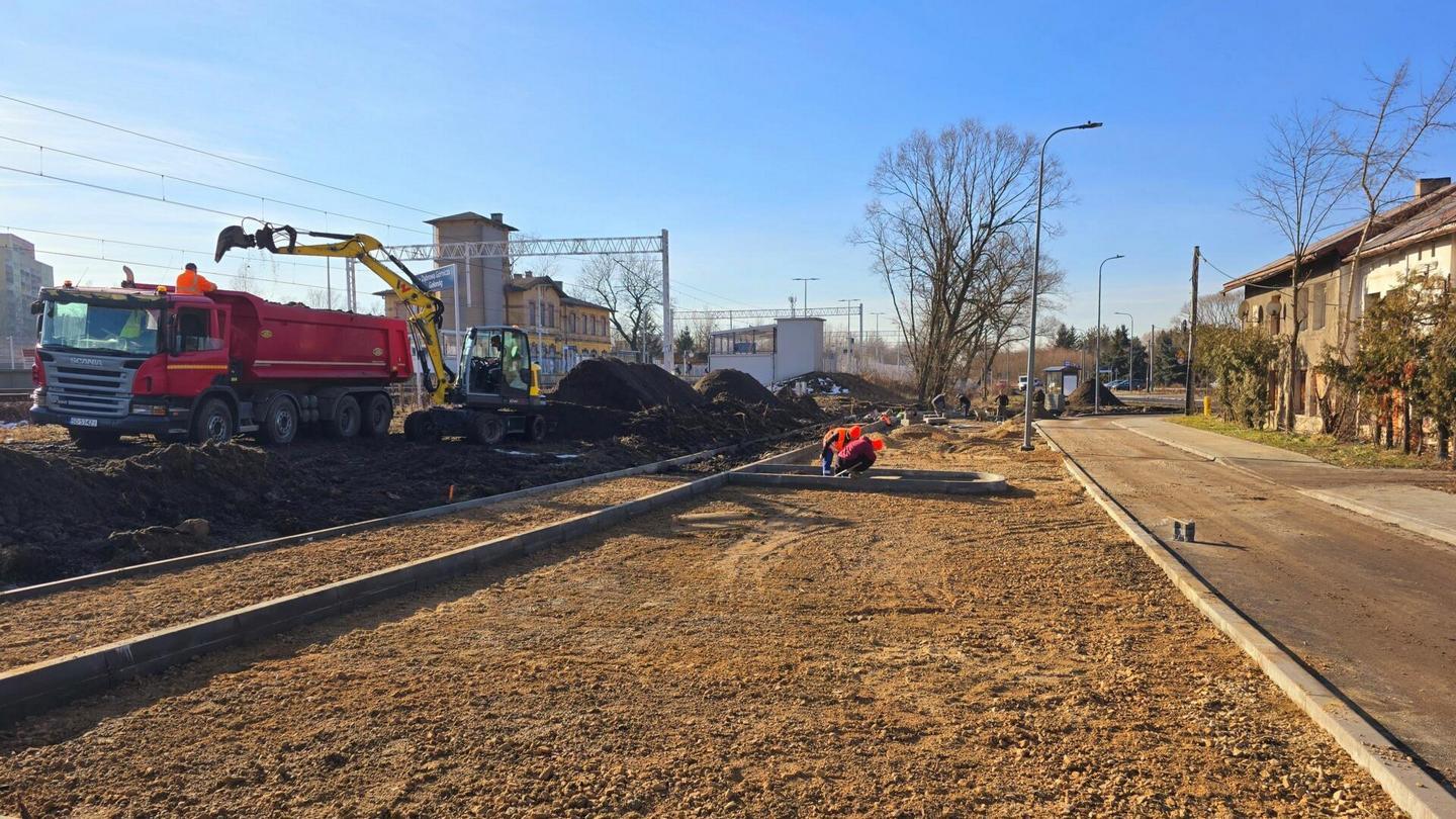 Dąbrowa Górnicza. Budowa parkingu przy ulicy Parkowej, przy stacji kolejowej w Gołonogu. Styczeń 2025.