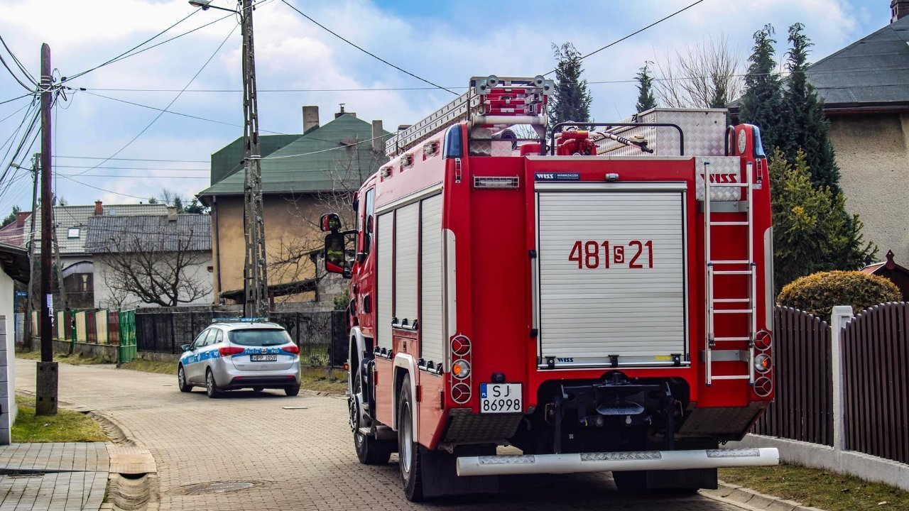 Jaworzno Ciezkowice Ul Szarych Szeregow Samospalenie Zrodlo Fotografia Ratownicza Gabriel Wilk 2025 02 01 01