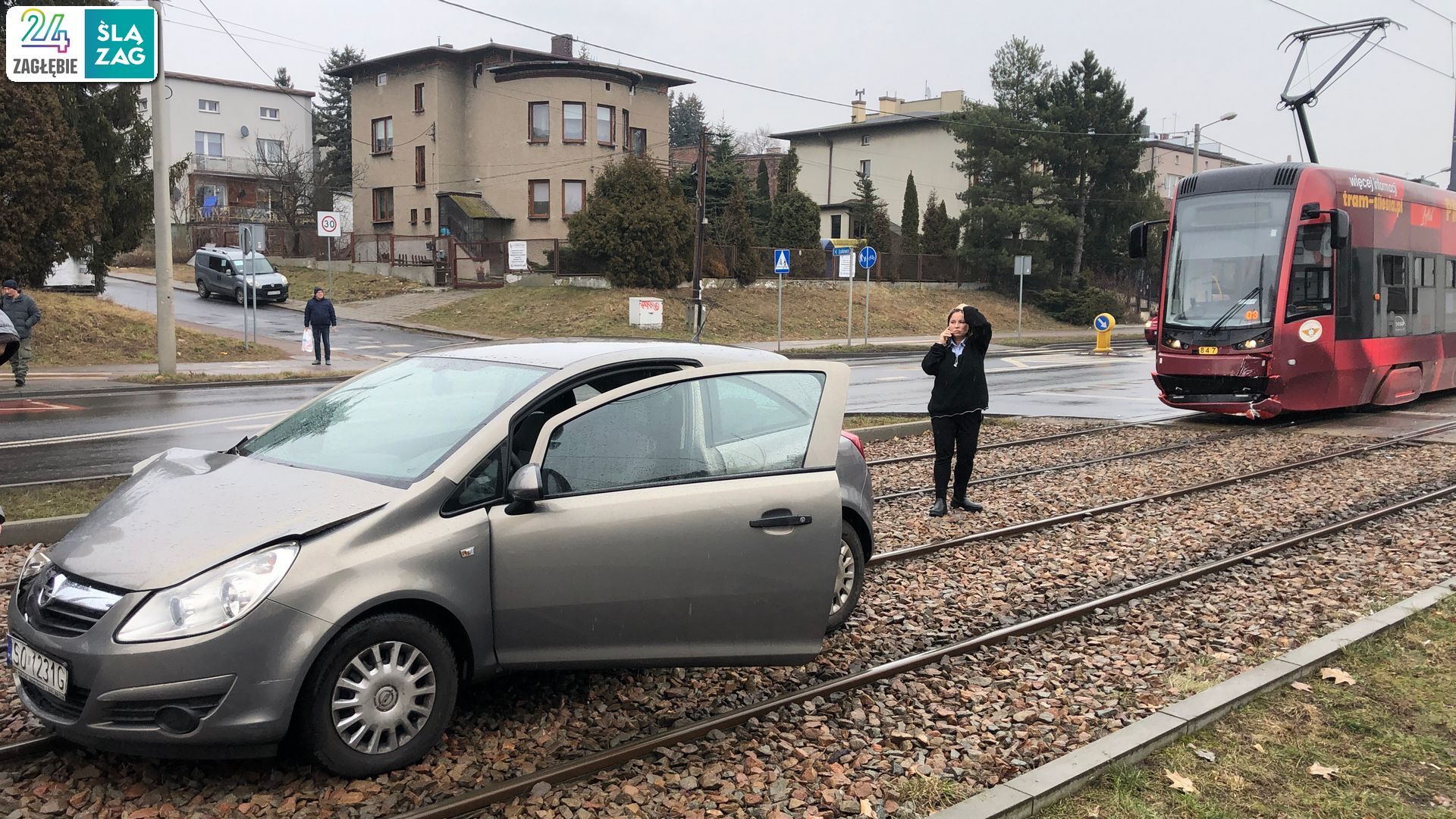 Sosnowiec. Skrzyżowanie ulic Władysława Andersa i Lipowej. Zderzenie tramwaju i samochodu. 27 lutego 2025.