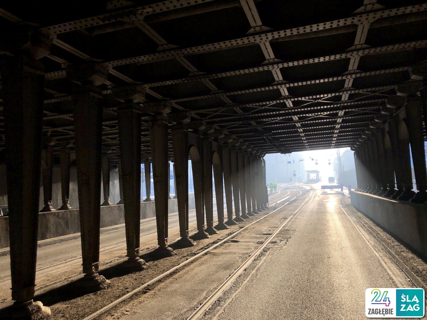 Sosnowiec. Pierwszy dzień przebudowy wiaduktu nad ulicą Józefa Piłsudskiego. 17 lutego 2025.